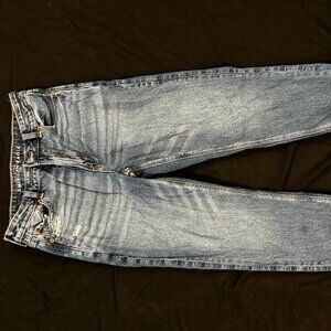 American Eagle Mom Leg Jeans (size 6)